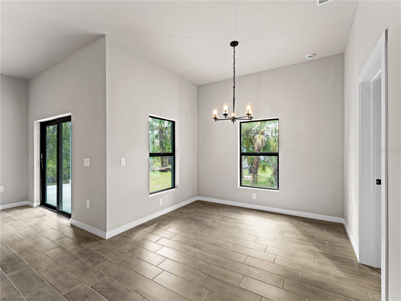 Image 10 of 50 For 17323 Elmwood Avenue