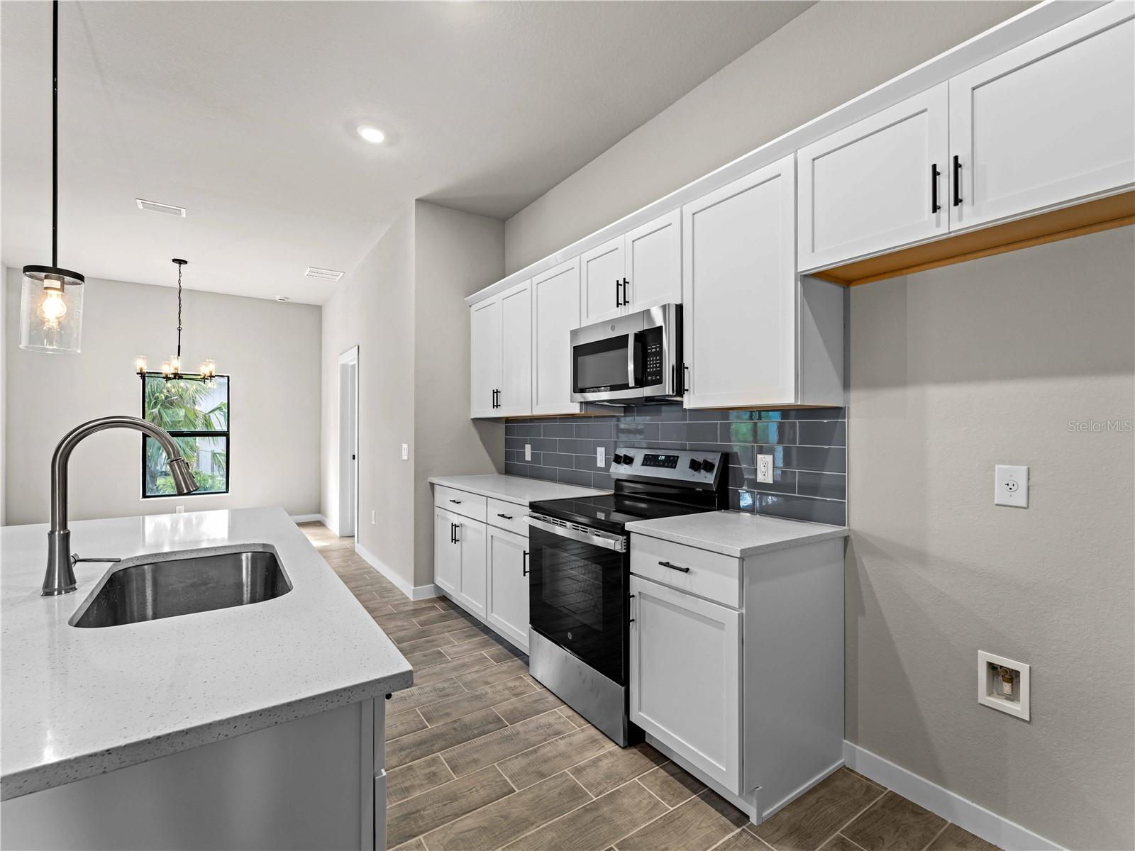 Image 11 of 50 For 17323 Elmwood Avenue