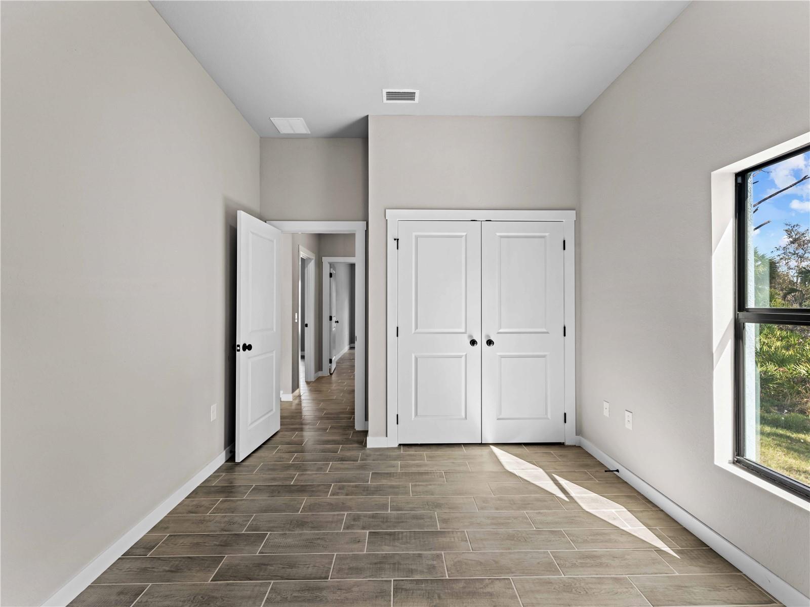 Image 12 of 50 For 17323 Elmwood Avenue