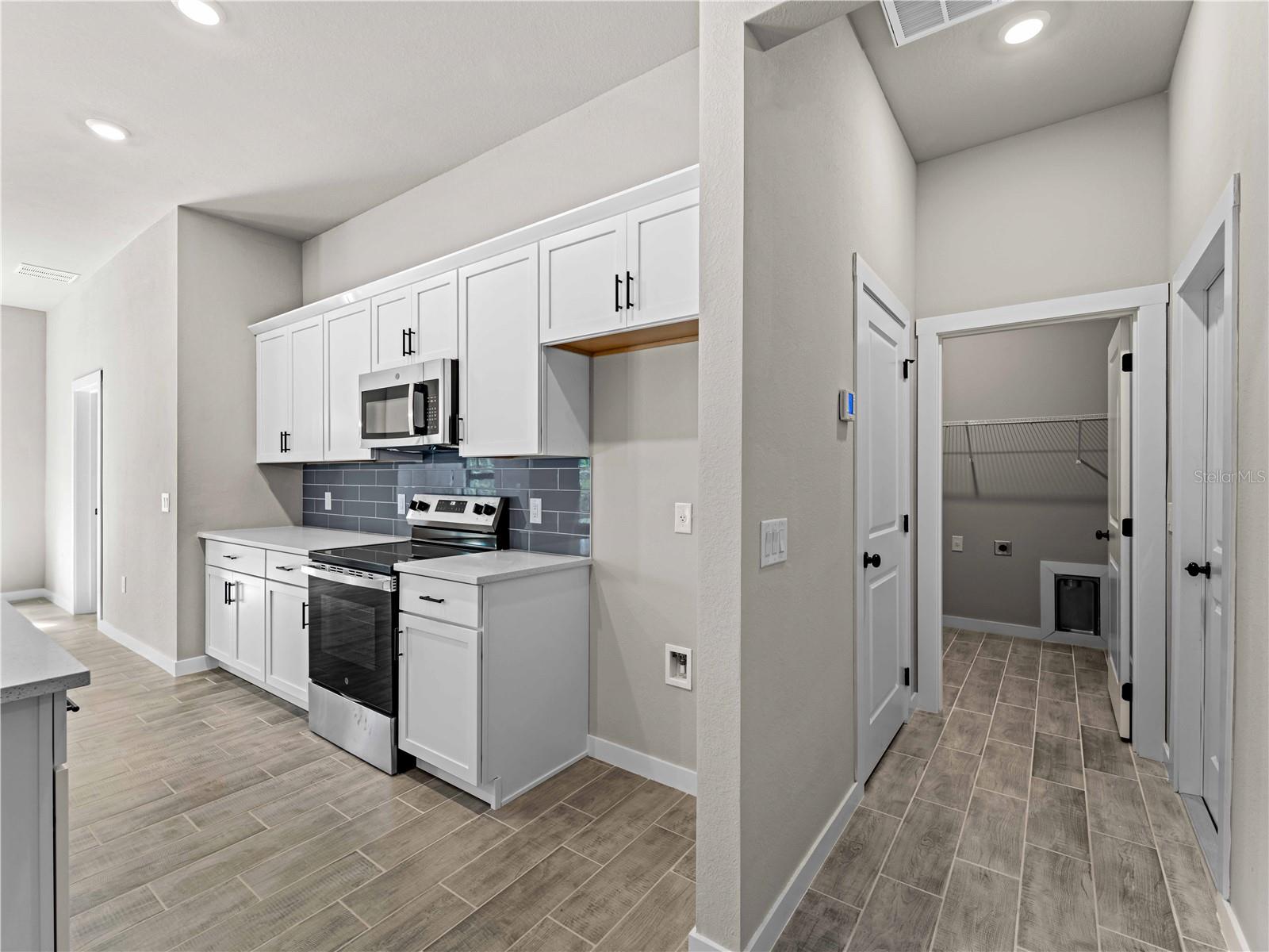 Image 14 of 50 For 17323 Elmwood Avenue