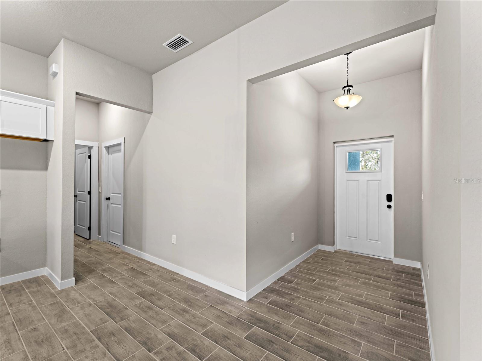 Image 15 of 50 For 17323 Elmwood Avenue