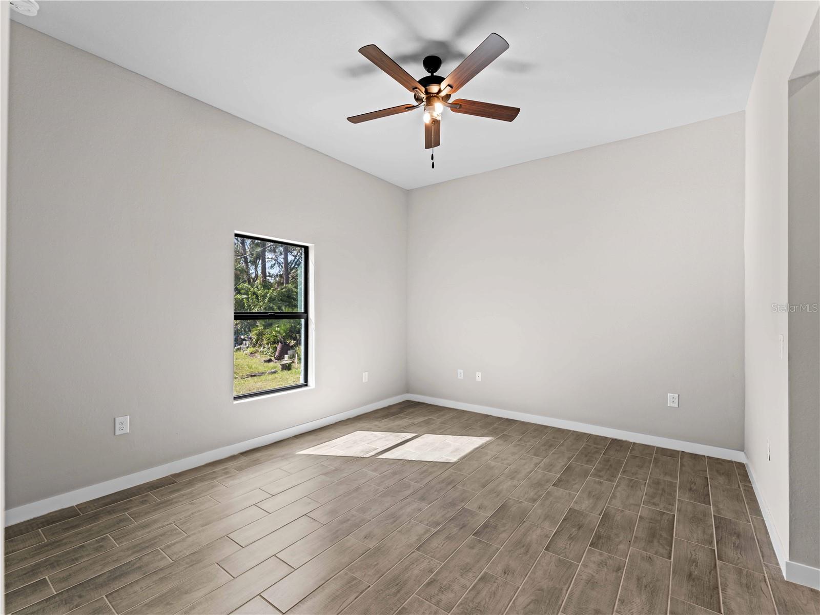 Image 18 of 50 For 17323 Elmwood Avenue