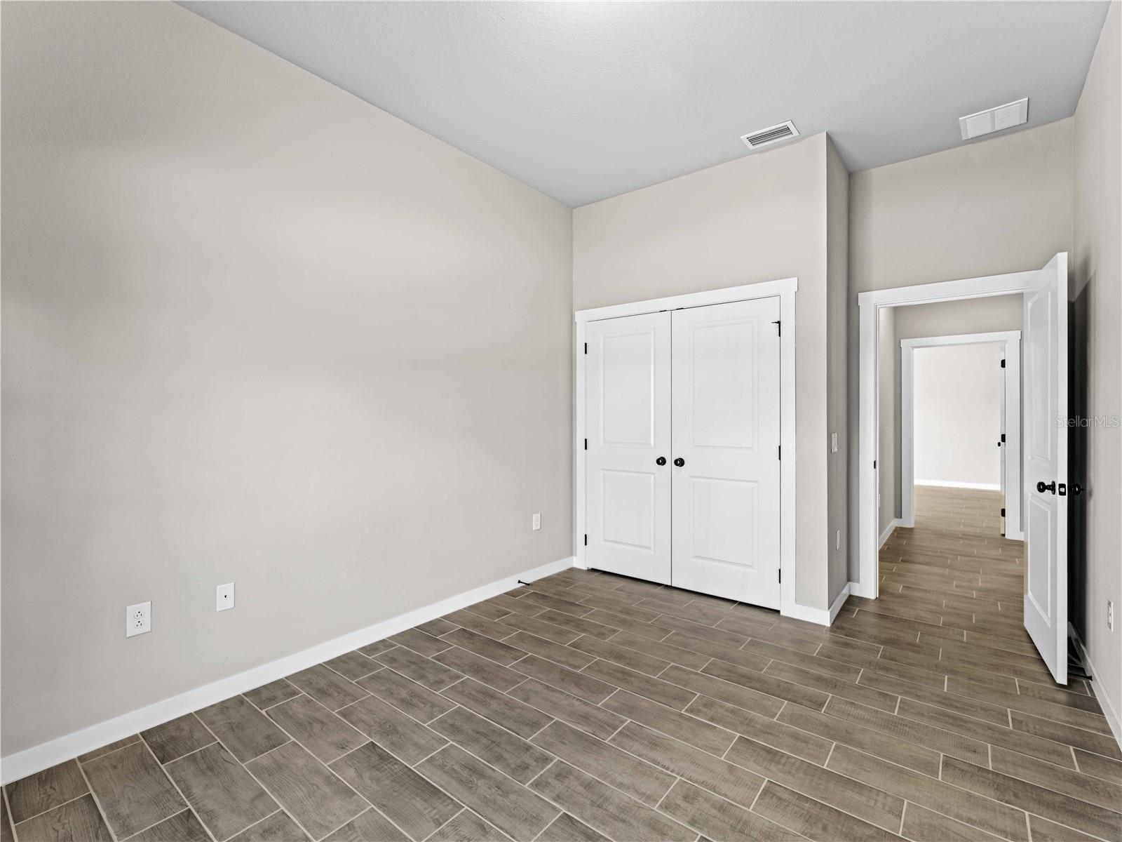 Image 19 of 50 For 17323 Elmwood Avenue