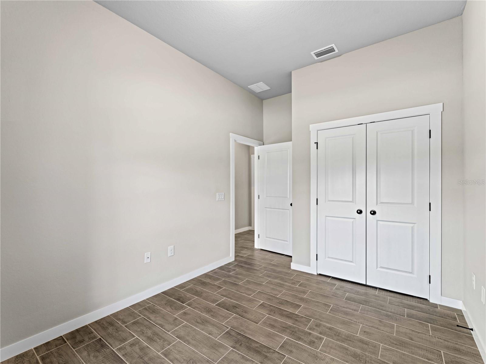 Image 22 of 50 For 17323 Elmwood Avenue