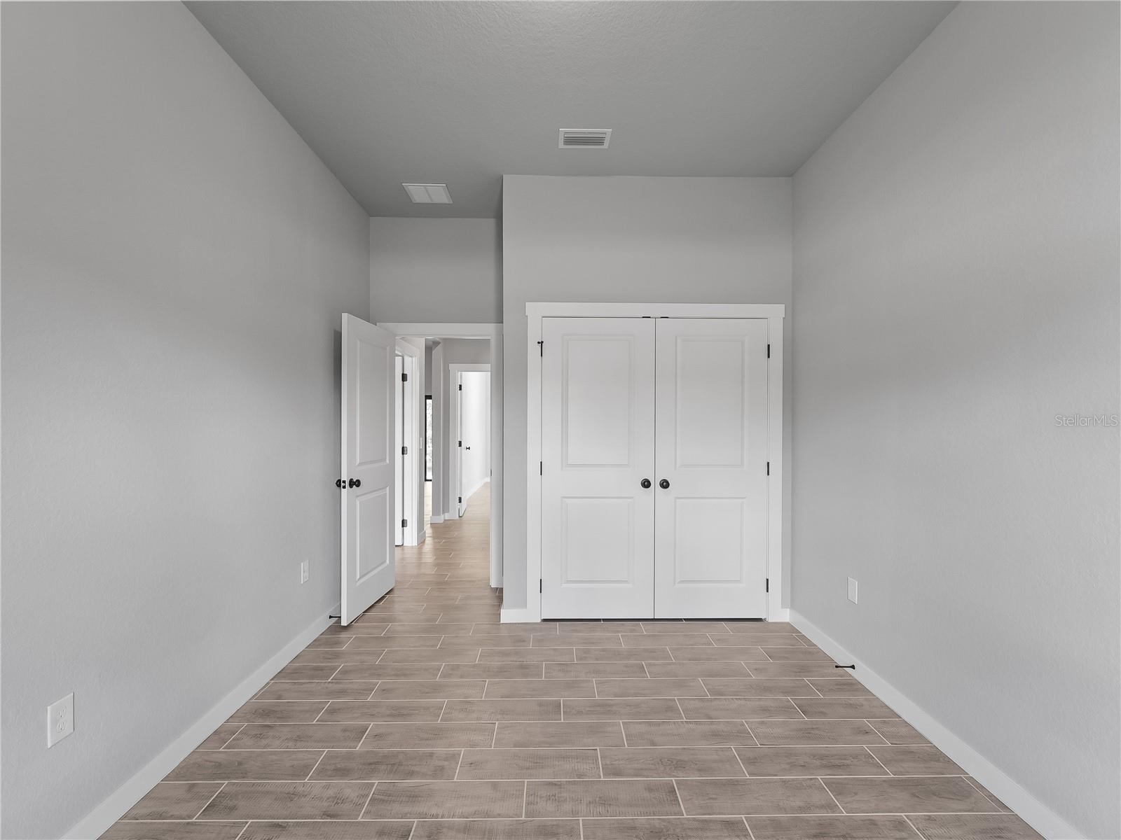 Image 33 of 50 For 17323 Elmwood Avenue