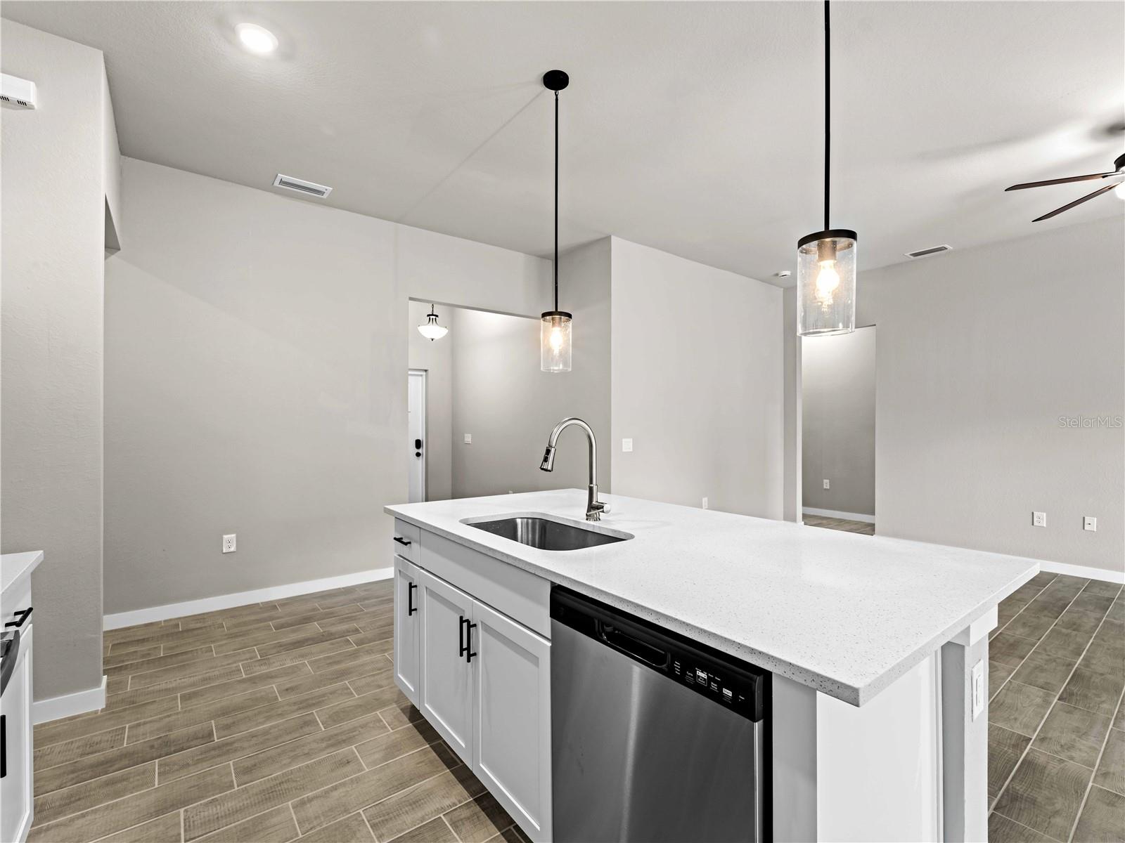 Image 5 of 50 For 17323 Elmwood Avenue