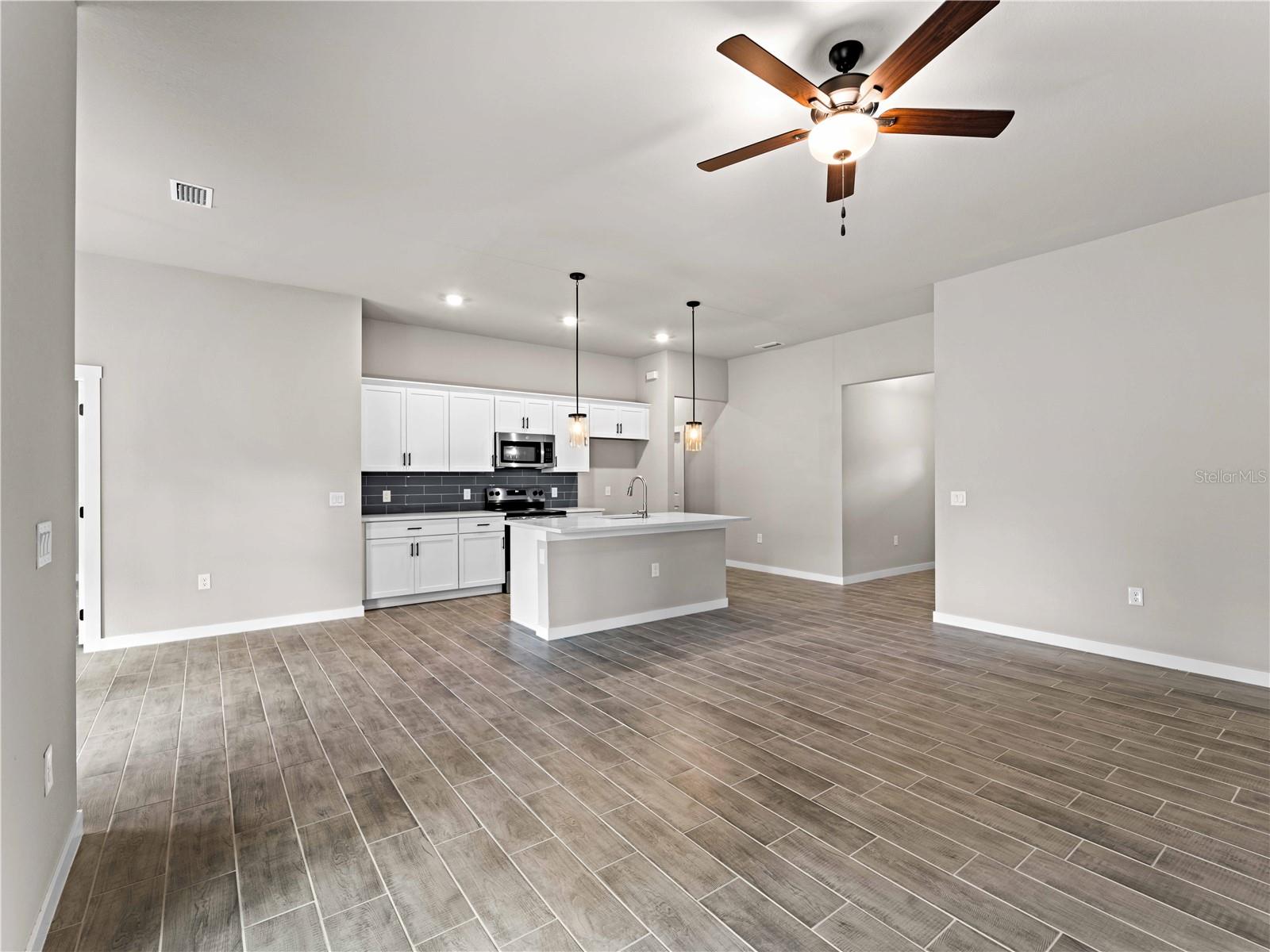 Image 8 of 50 For 17323 Elmwood Avenue