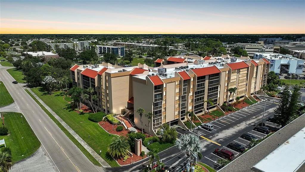 Image 28 of 32 For 3006 Caring Way 329