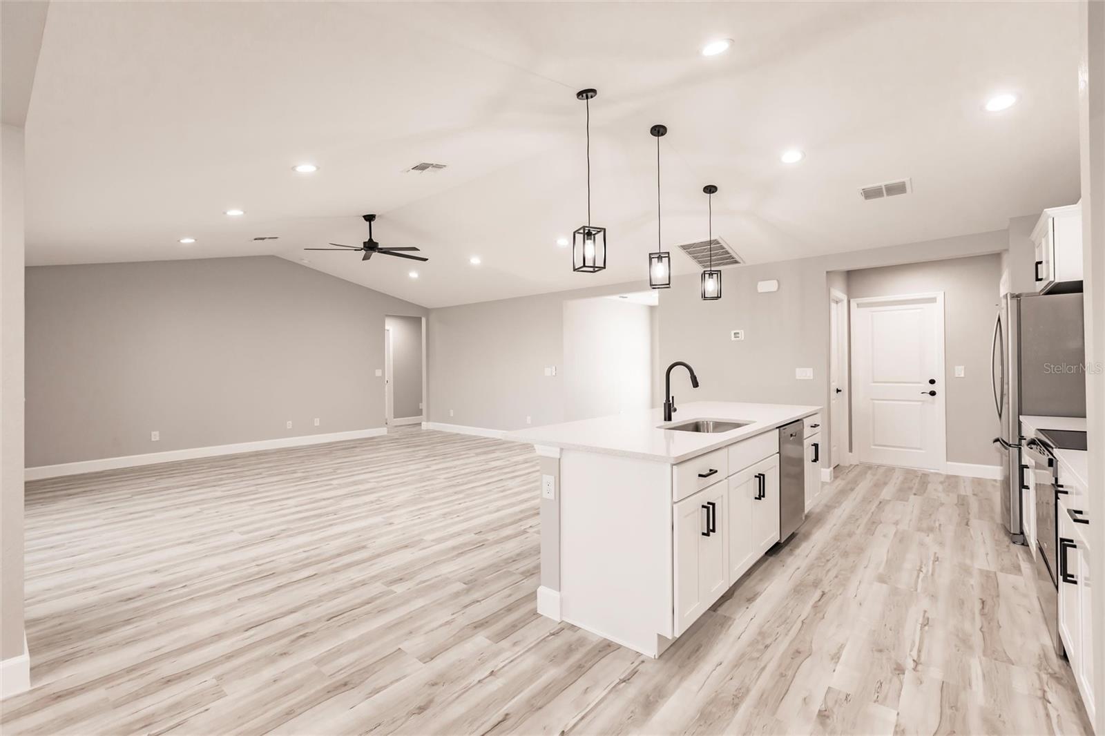 Image 21 of 50 For 2721 4th Terrace