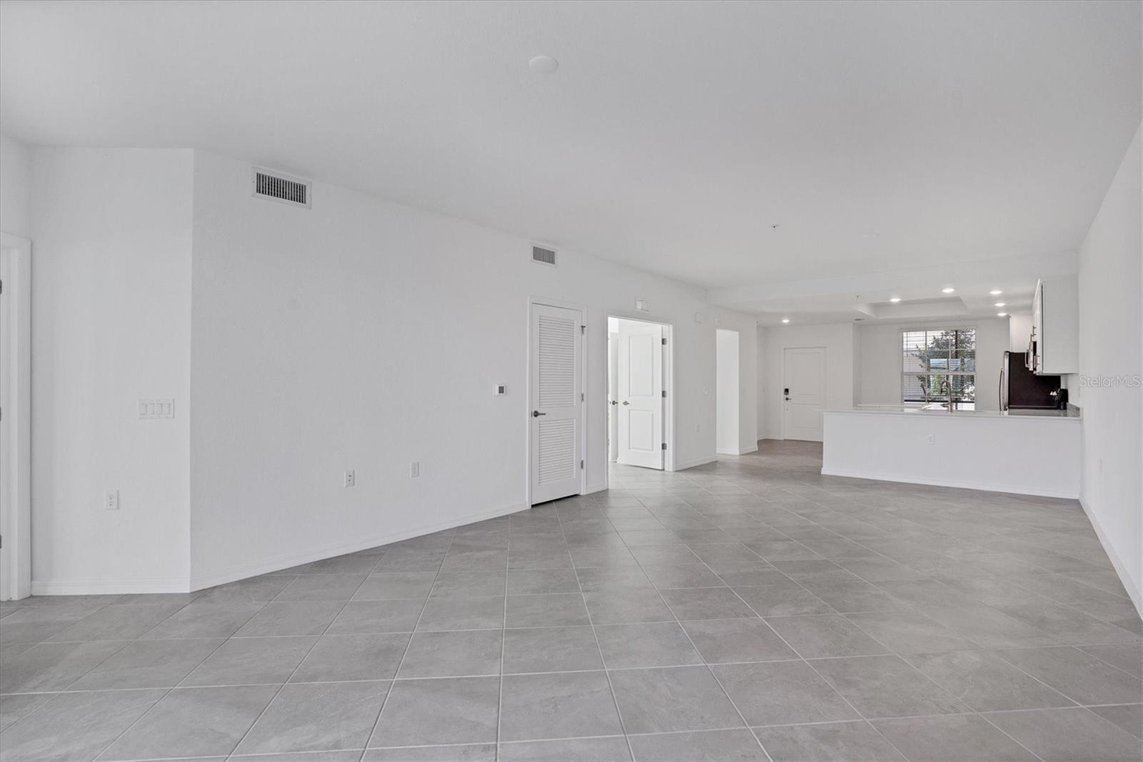 Image 10 of 76 For 14234 Heritage Landing Boulevard 1016