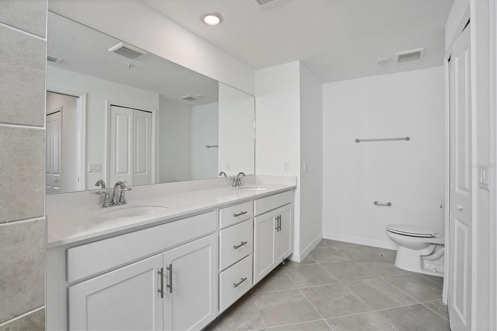 Image 22 of 76 For 14234 Heritage Landing Boulevard 1016
