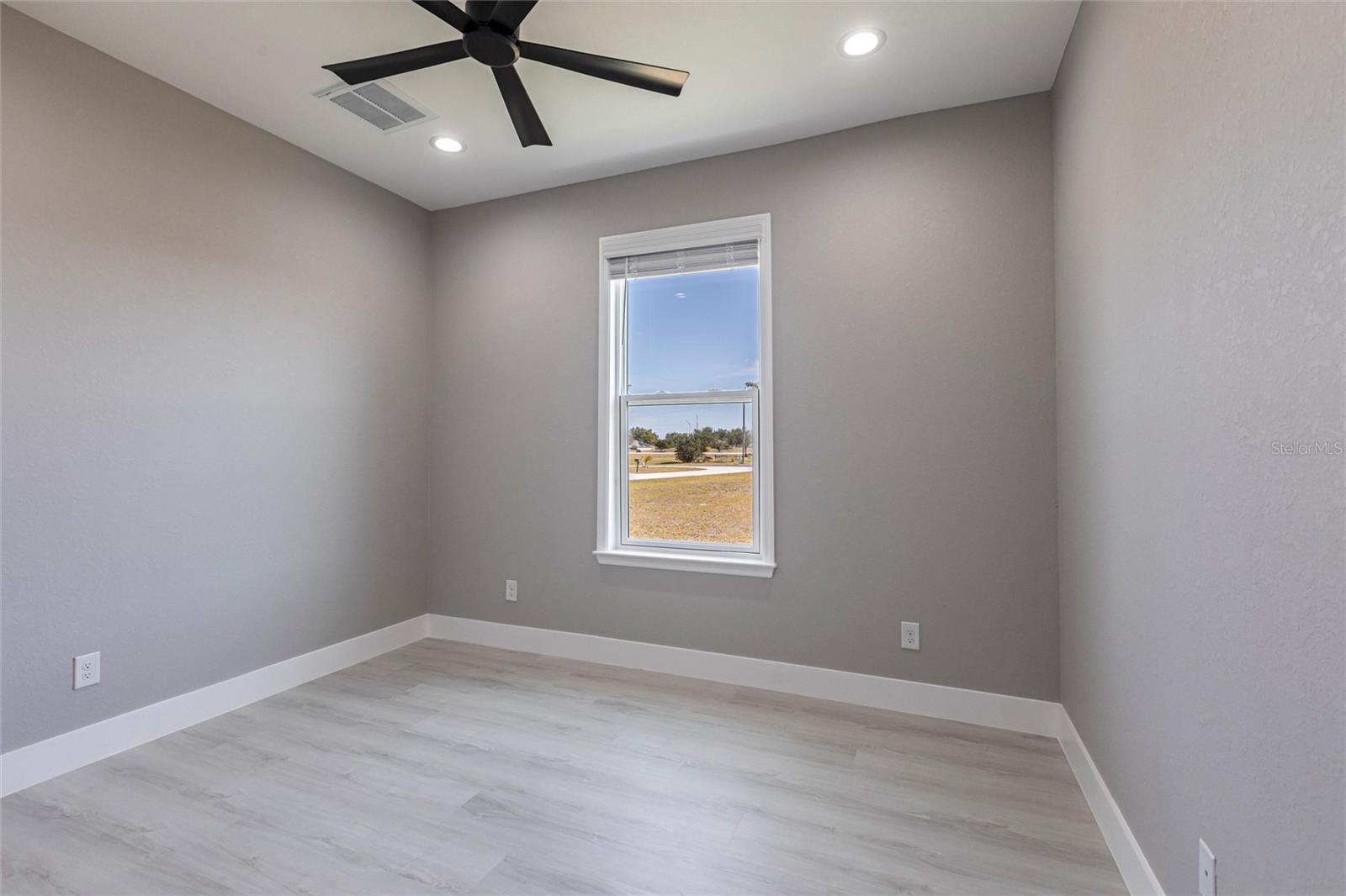 Image 17 of 37 For 2729 4th Terrace