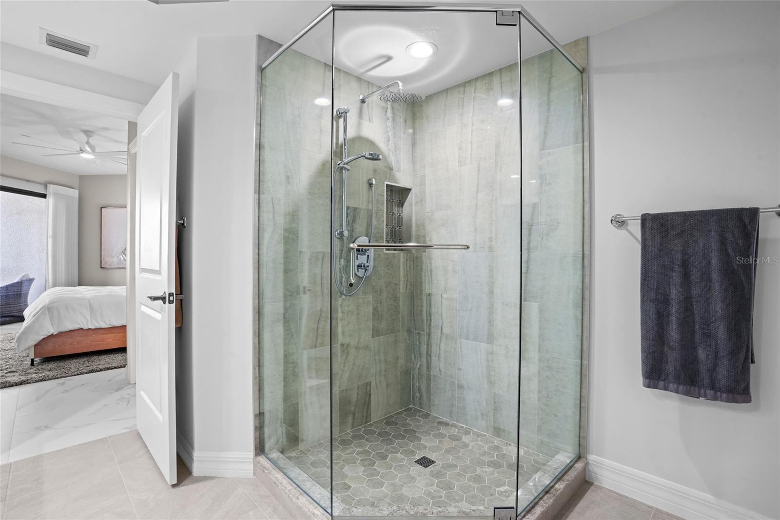 Image 22 of 45 For 14380 Riva Del Lago Drive 1804