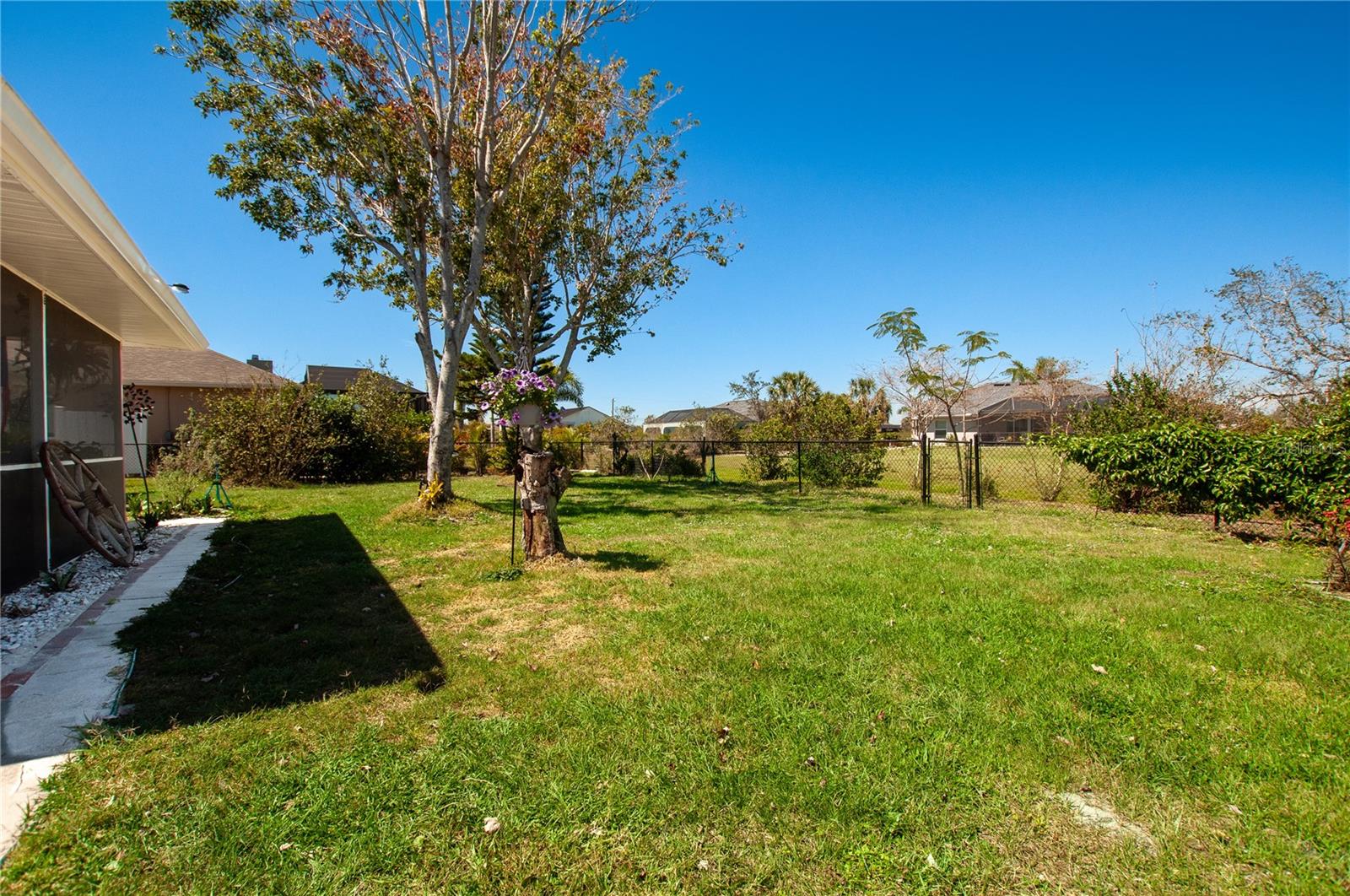 Image 19 of 25 For 27250 Salta Drive