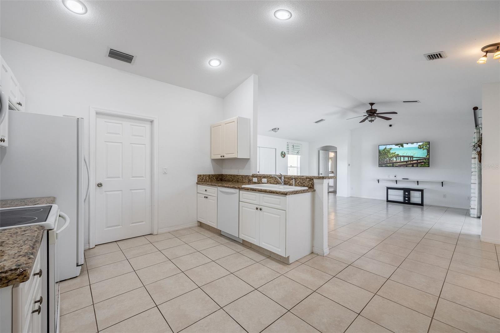Image 16 of 49 For 7014 Baylor Street