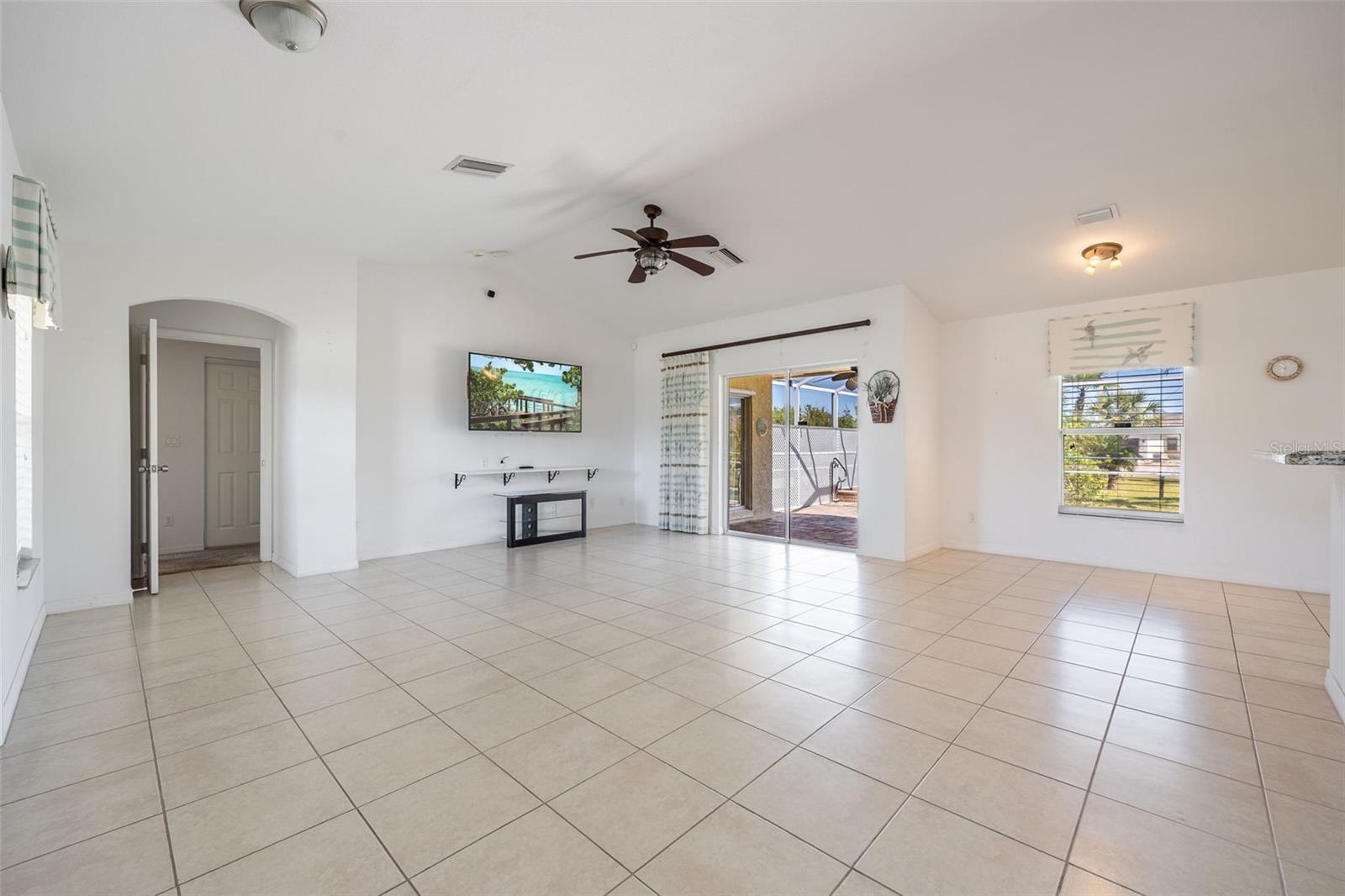 Image 3 of 49 For 7014 Baylor Street
