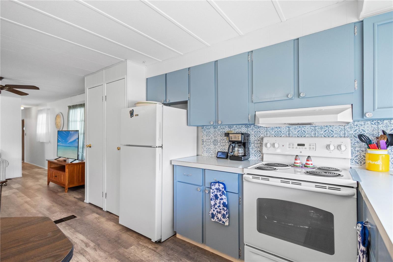 Image 9 of 26 For 24437 Harborview Road 55
