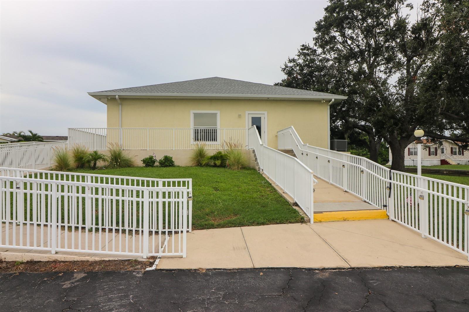 Image 16 of 26 For 24437 Harborview Road 57