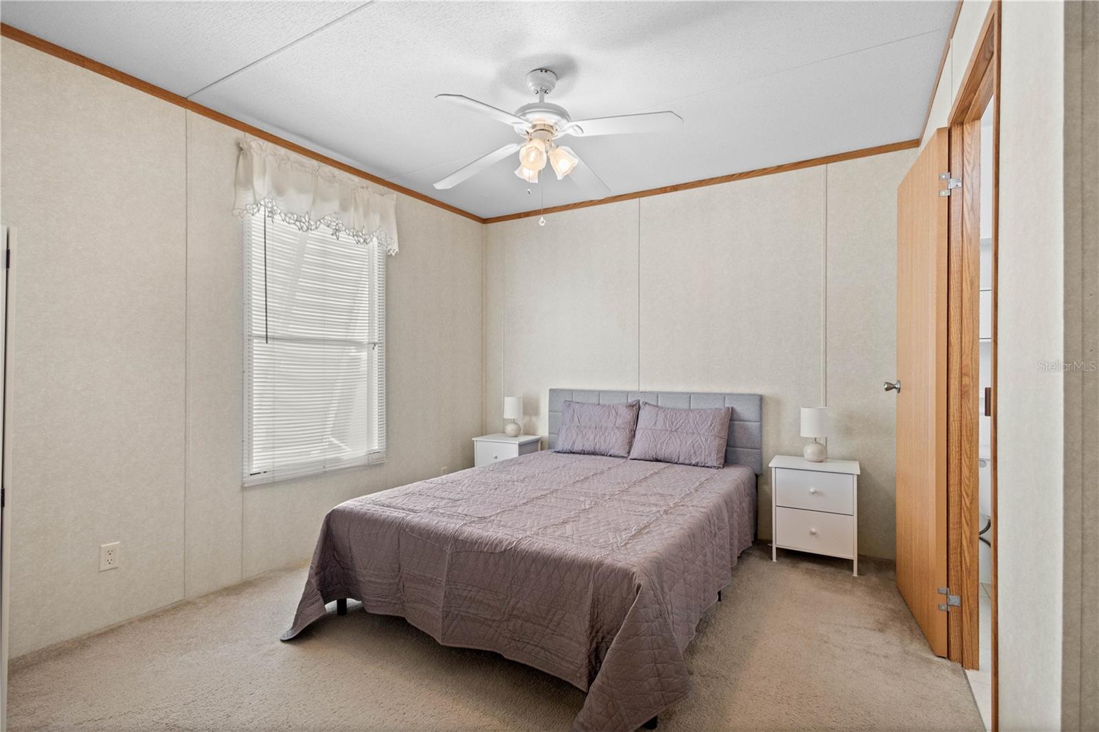 Image 5 of 26 For 24437 Harborview Road 57