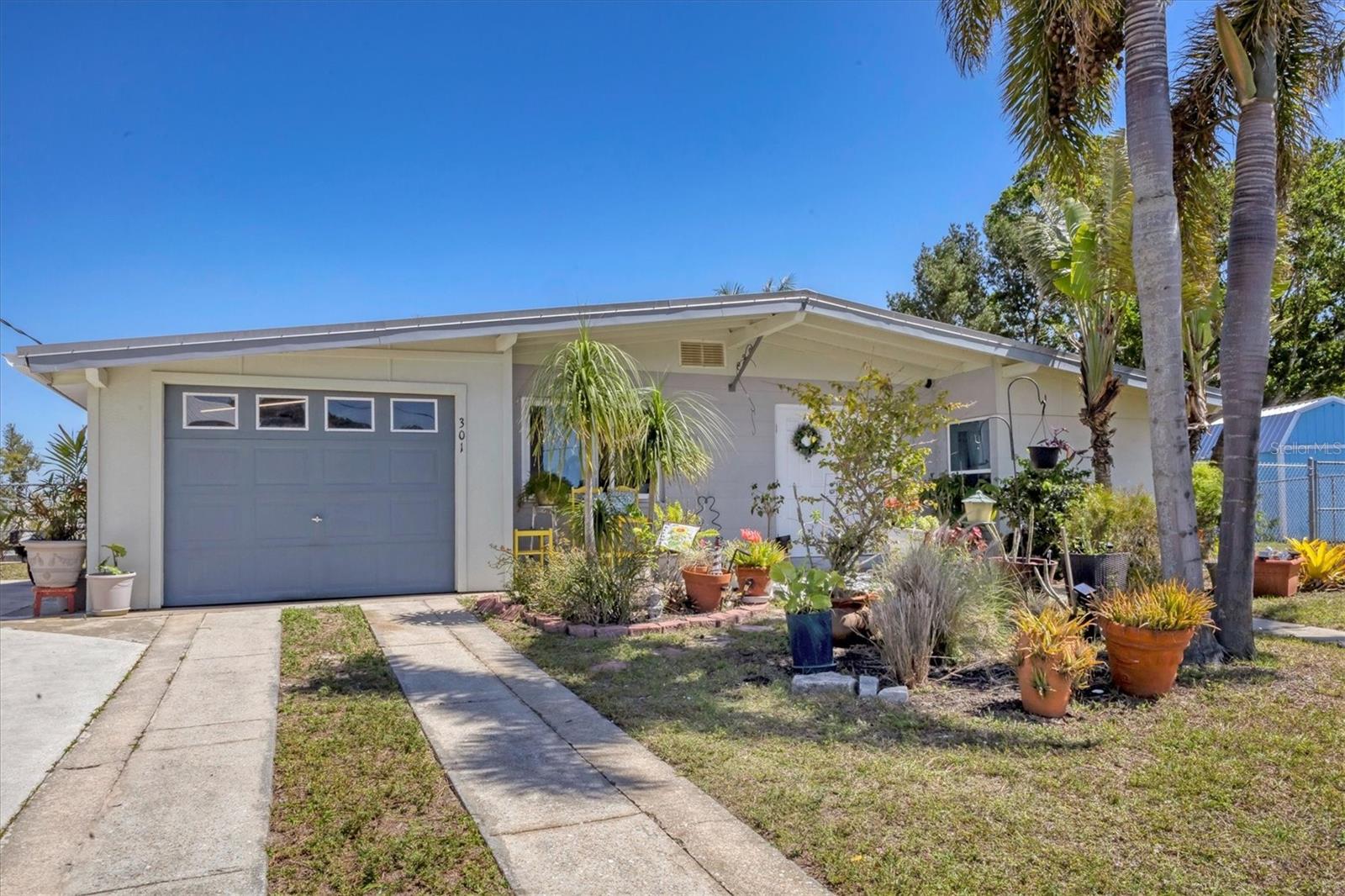 Image 2 of 36 For 301 Palmetto Drive Ne