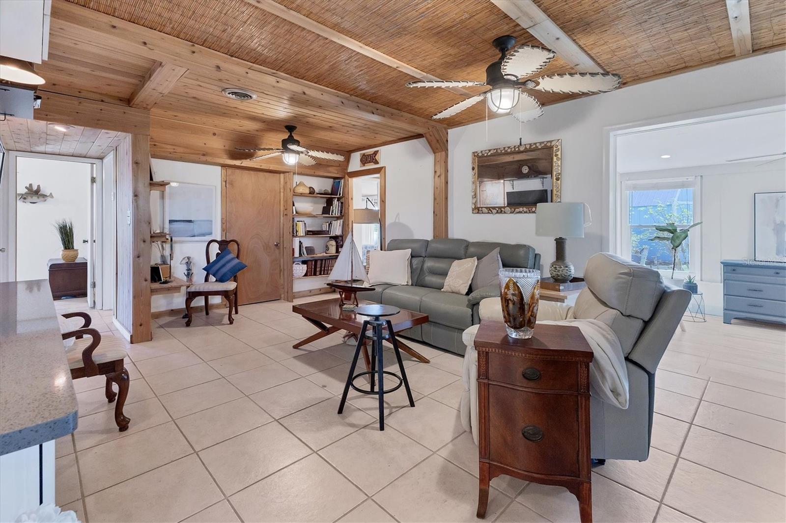 Image 4 of 36 For 301 Palmetto Drive Ne