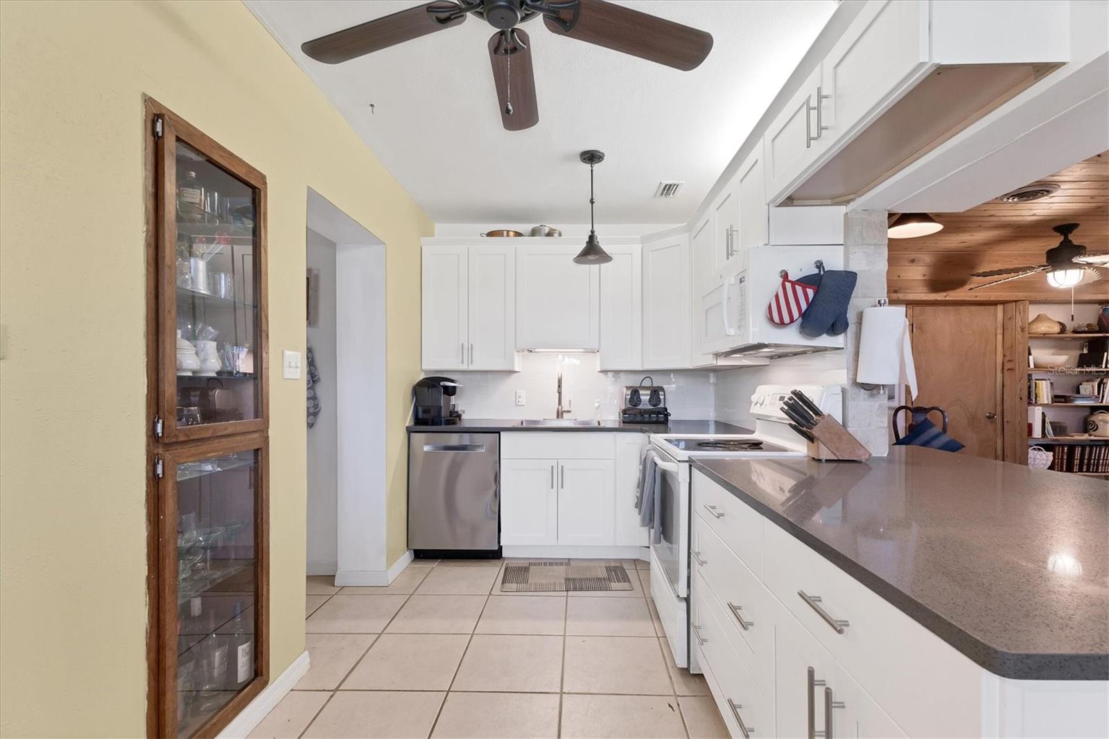 Image 8 of 36 For 301 Palmetto Drive Ne