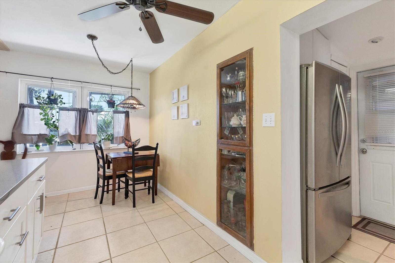 Image 9 of 36 For 301 Palmetto Drive Ne