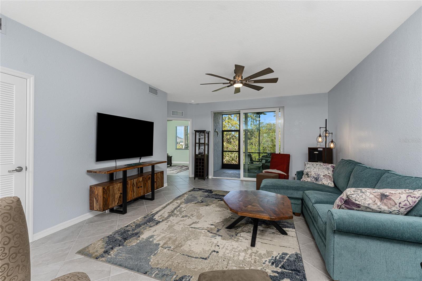 Image 11 of 39 For 14281 Heritage Landing Boulevard 1411