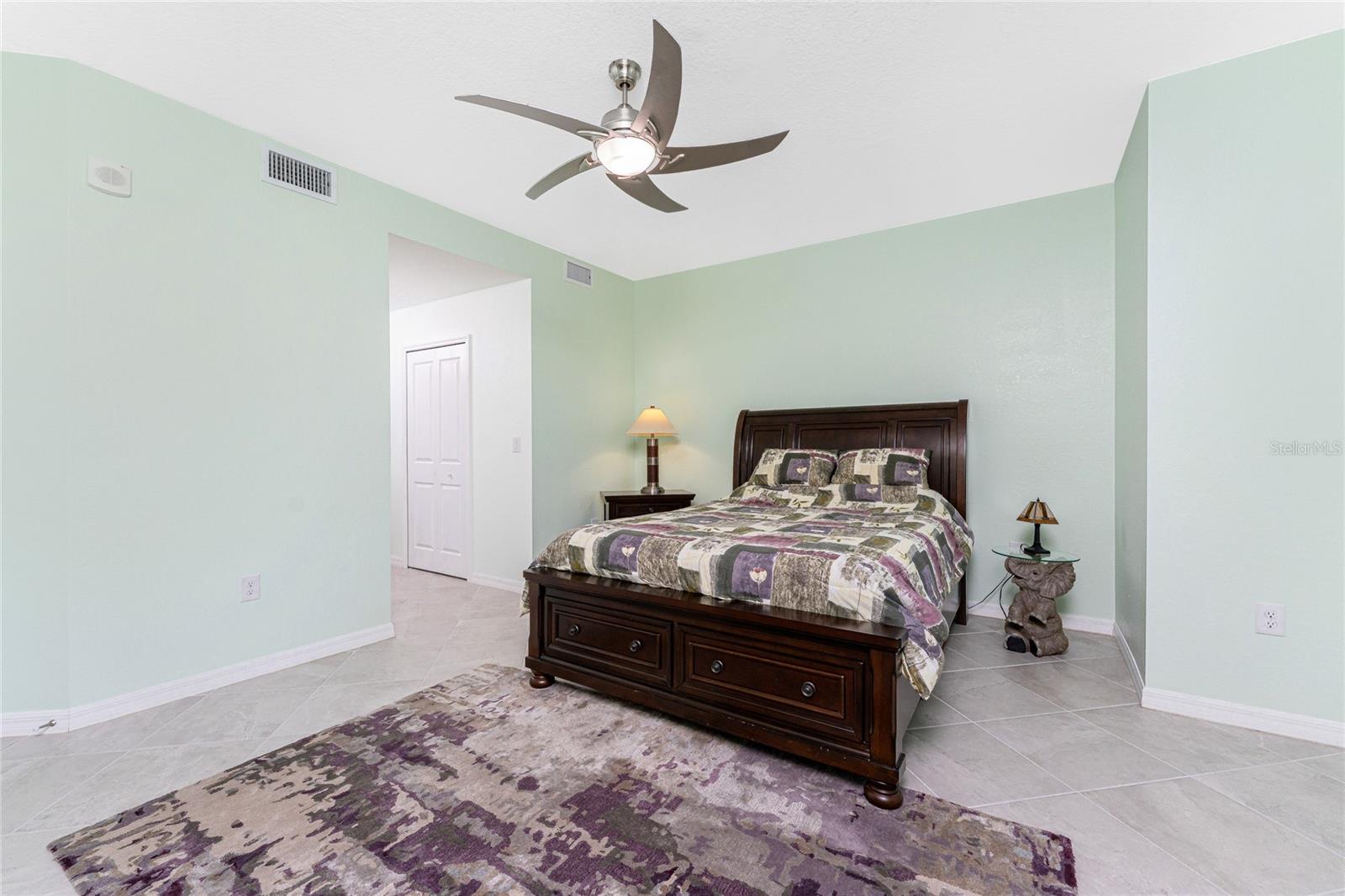 Image 17 of 39 For 14281 Heritage Landing Boulevard 1411