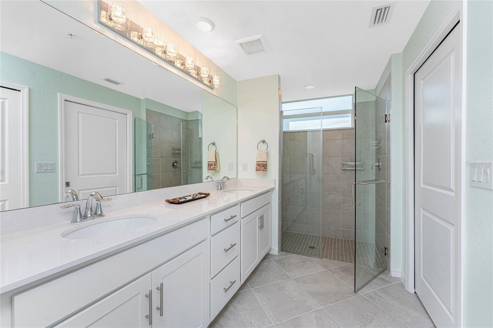 Image 18 of 39 For 14281 Heritage Landing Boulevard 1411
