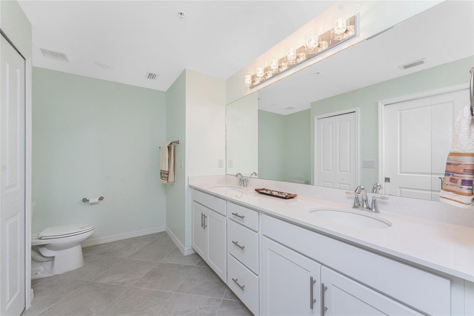 Image 19 of 39 For 14281 Heritage Landing Boulevard 1411