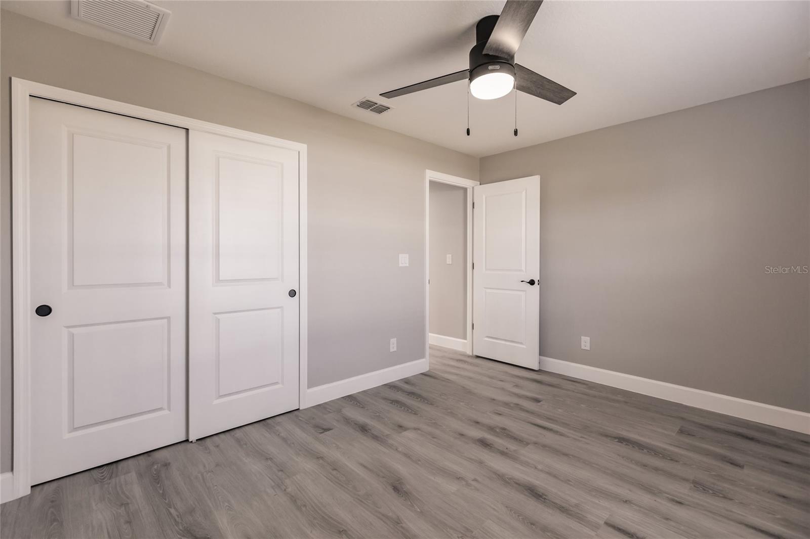Image 13 of 37 For 914 25th Lane