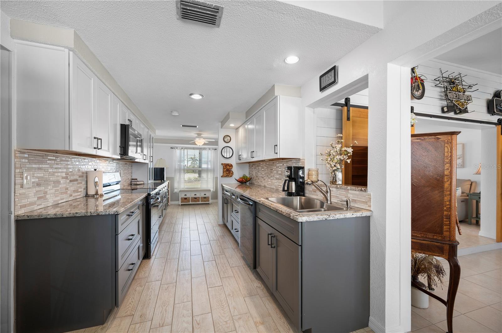 Image 16 of 84 For 21194 Edgewater Drive