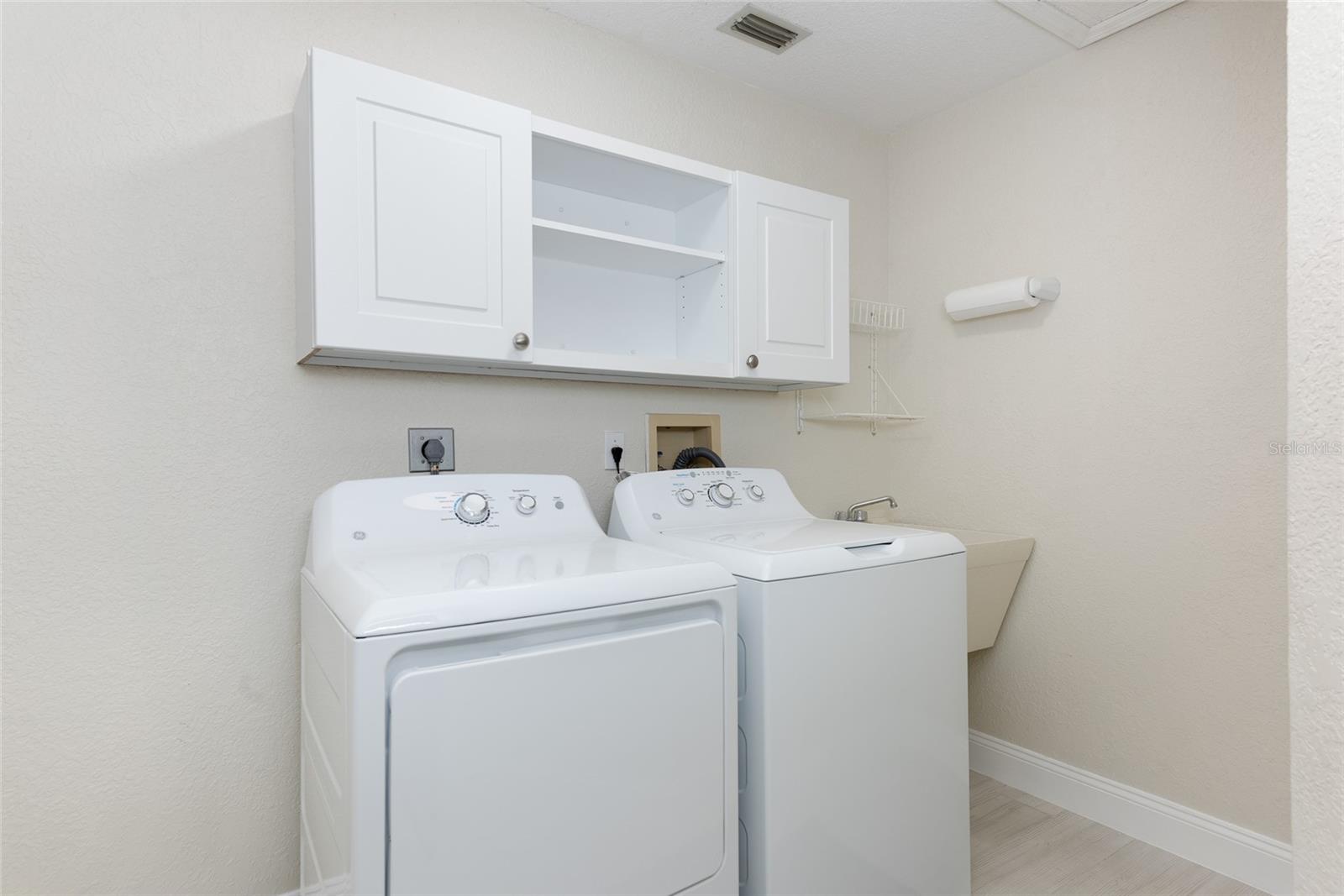 Image 35 of 62 For 1780 Deborah Drive 25
