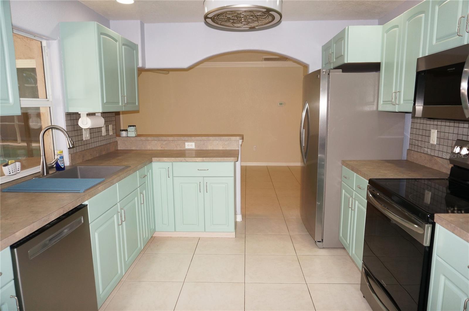Image 11 of 53 For 594 Tarpon Boulevard Nw
