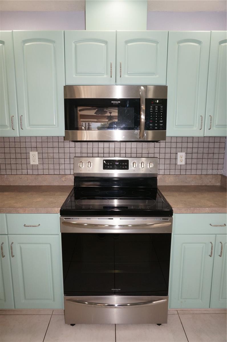 Image 15 of 53 For 594 Tarpon Boulevard Nw