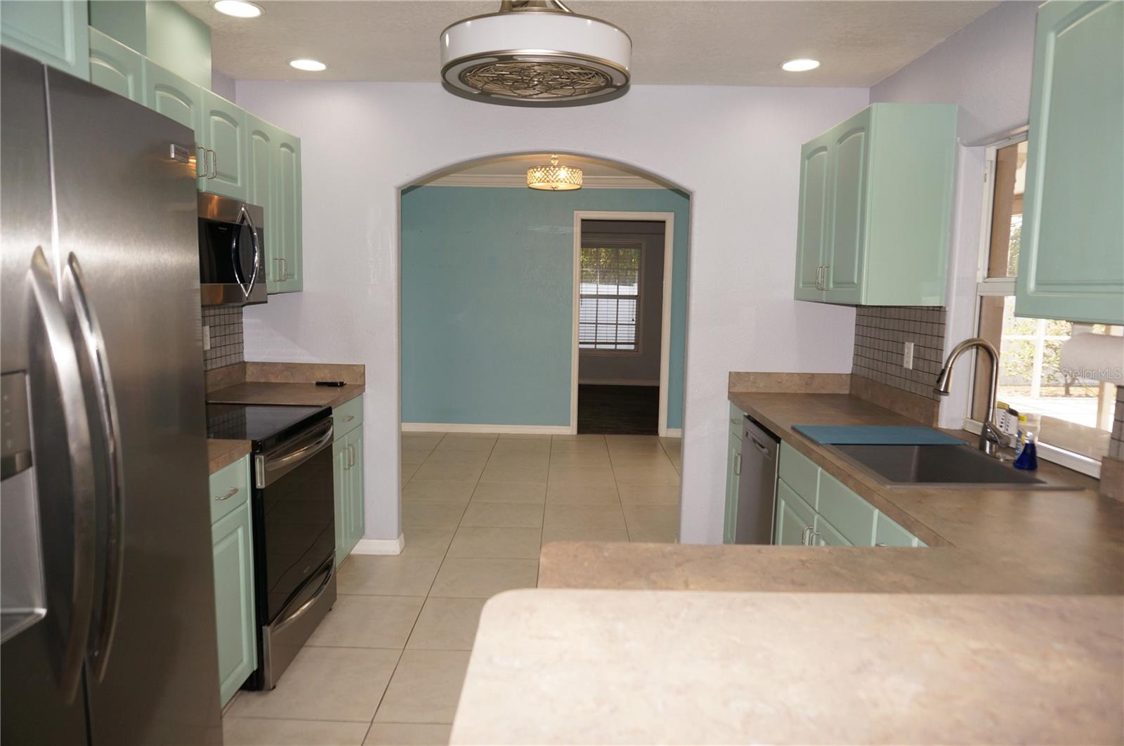 Image 17 of 53 For 594 Tarpon Boulevard Nw