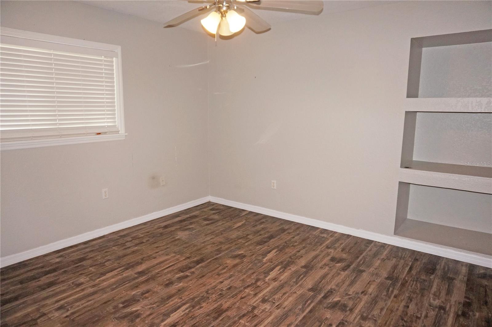 Image 24 of 53 For 594 Tarpon Boulevard Nw