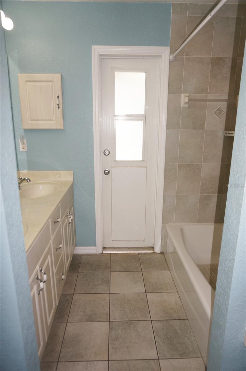 Image 26 of 53 For 594 Tarpon Boulevard Nw