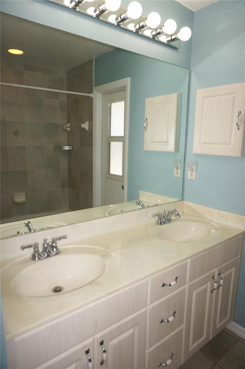 Image 28 of 53 For 594 Tarpon Boulevard Nw