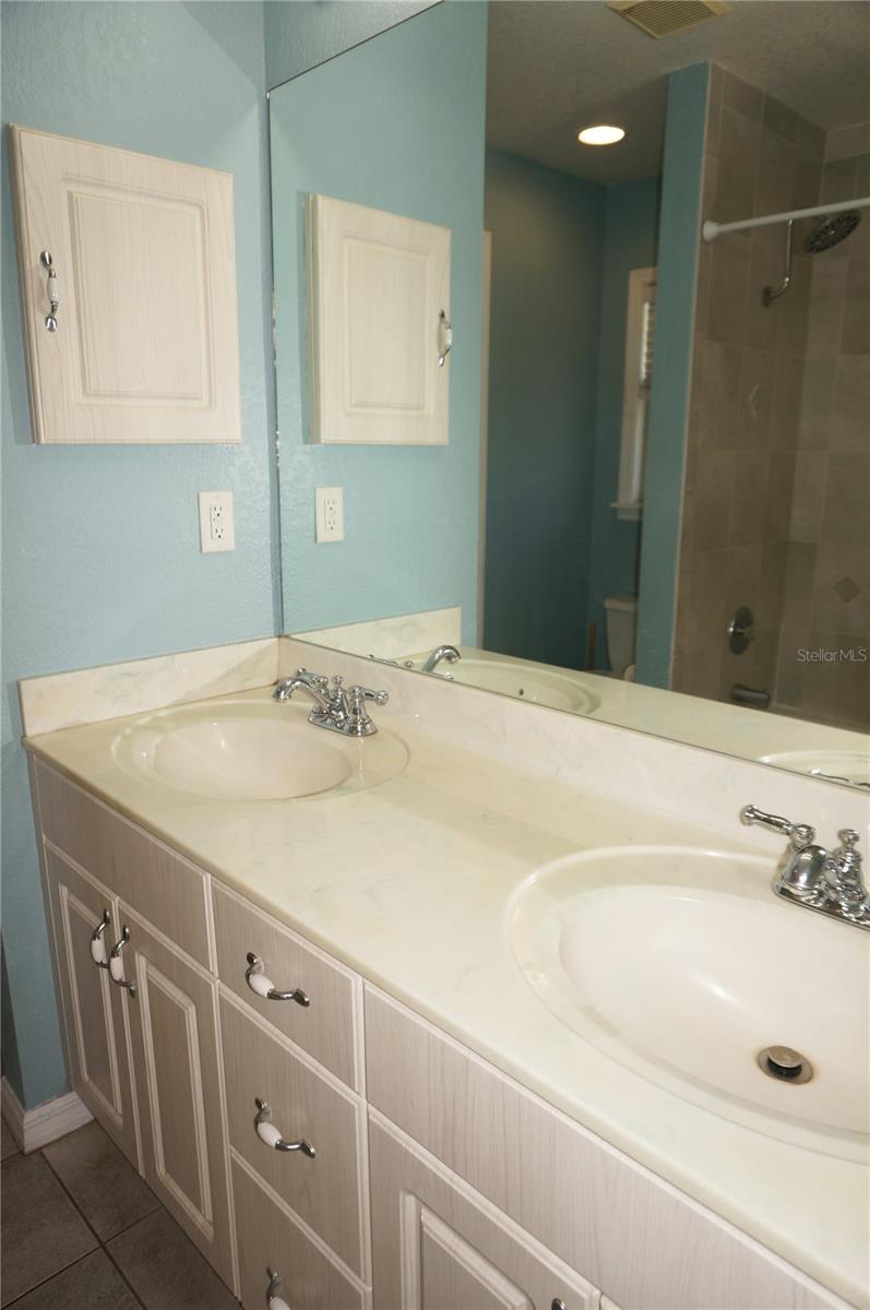 Image 30 of 53 For 594 Tarpon Boulevard Nw