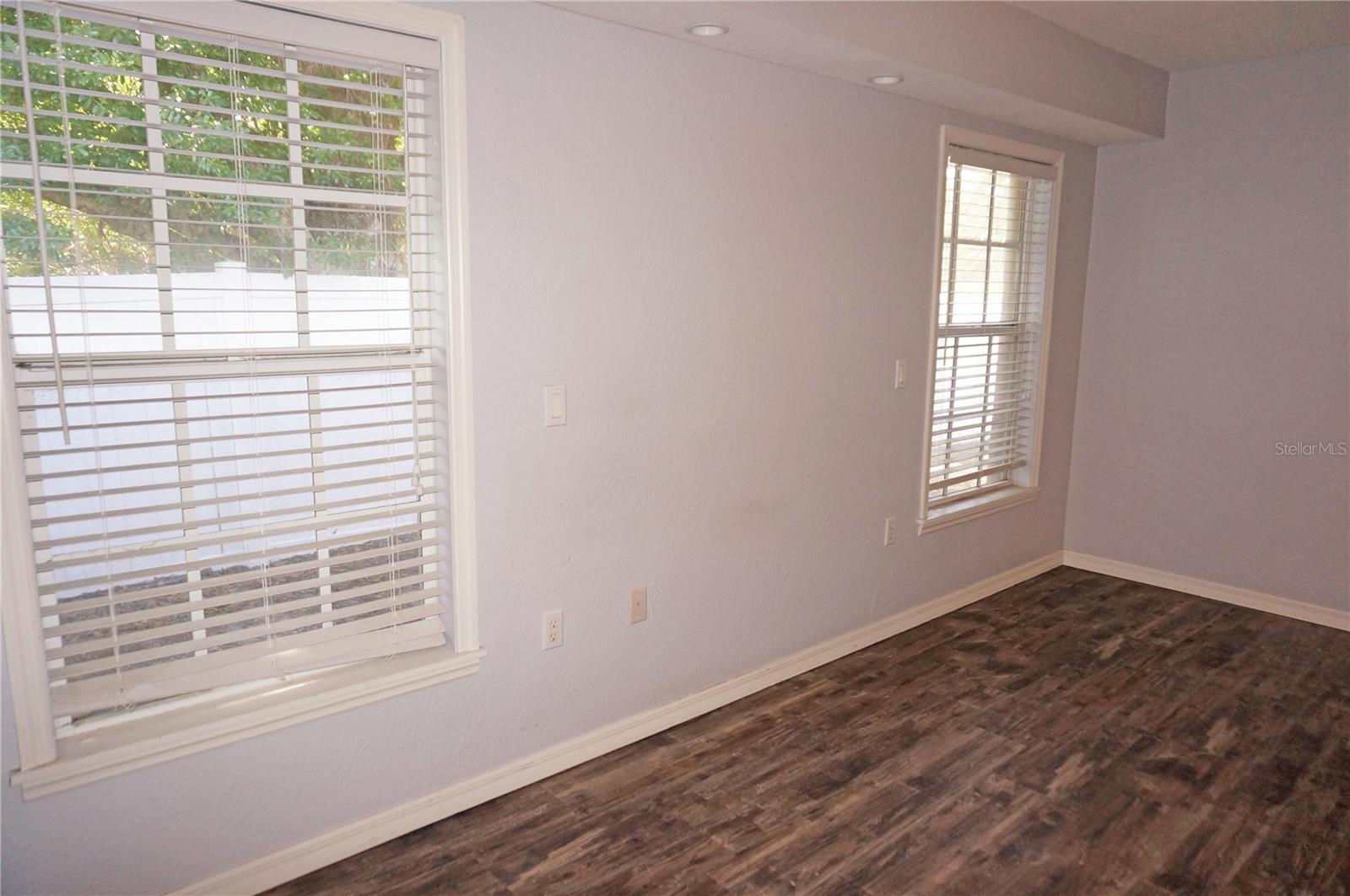 Image 37 of 53 For 594 Tarpon Boulevard Nw