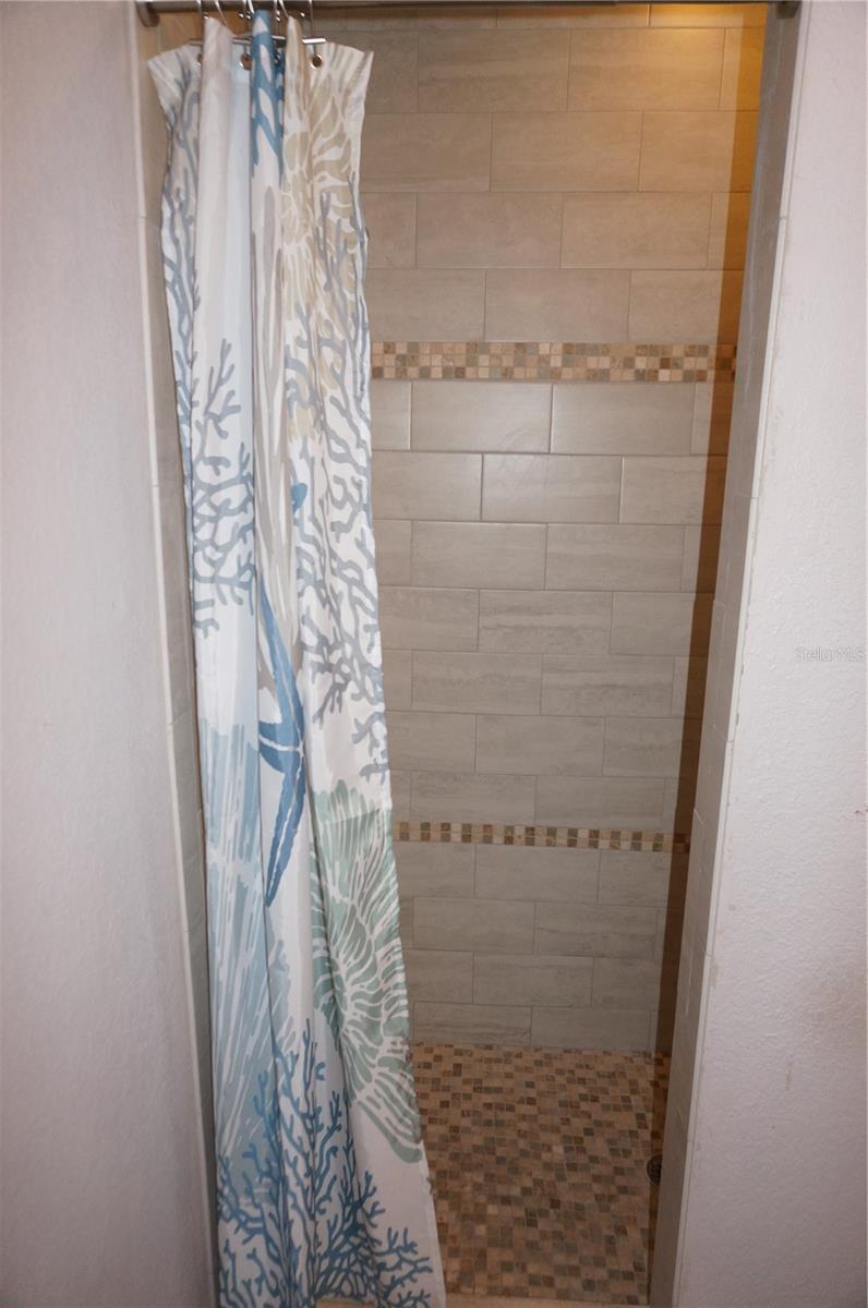 Image 39 of 53 For 594 Tarpon Boulevard Nw