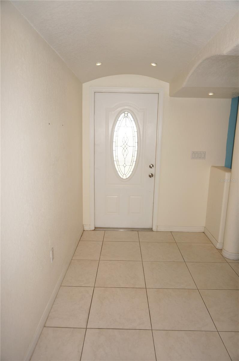 Image 4 of 53 For 594 Tarpon Boulevard Nw