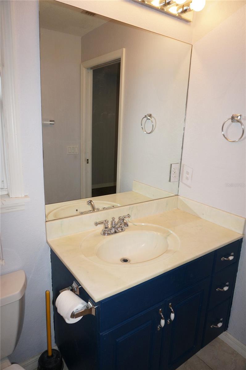 Image 41 of 53 For 594 Tarpon Boulevard Nw