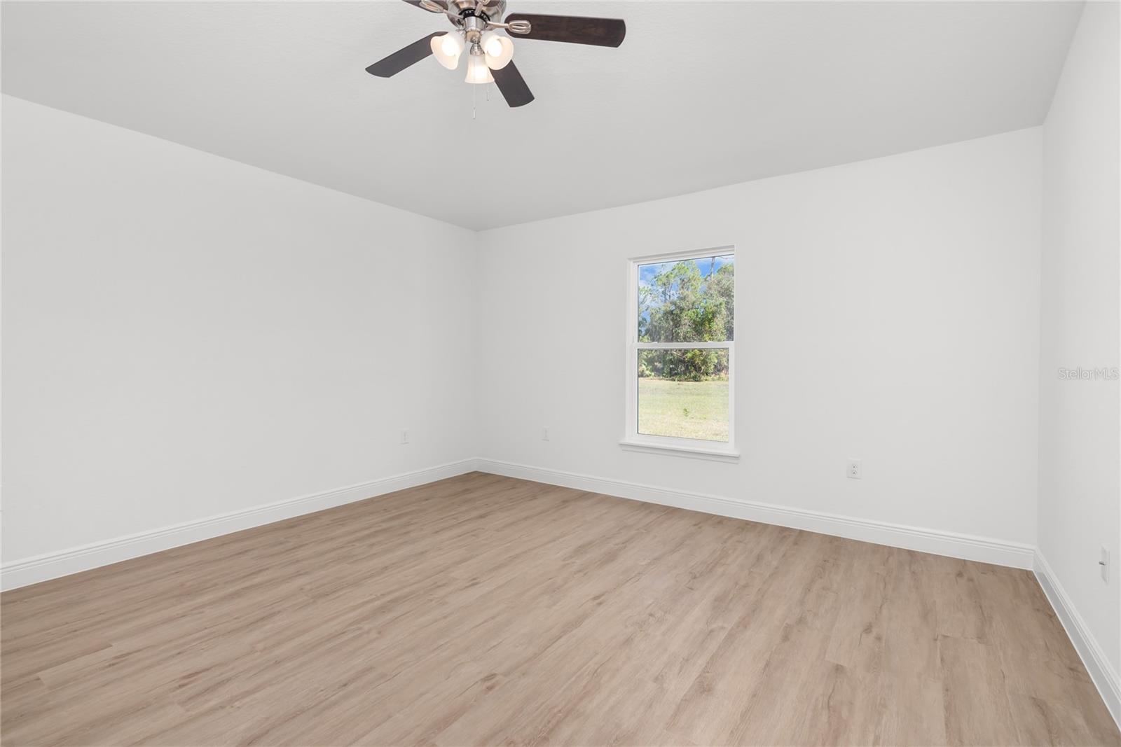 Image 6 of 13 For 111 Swan Drive