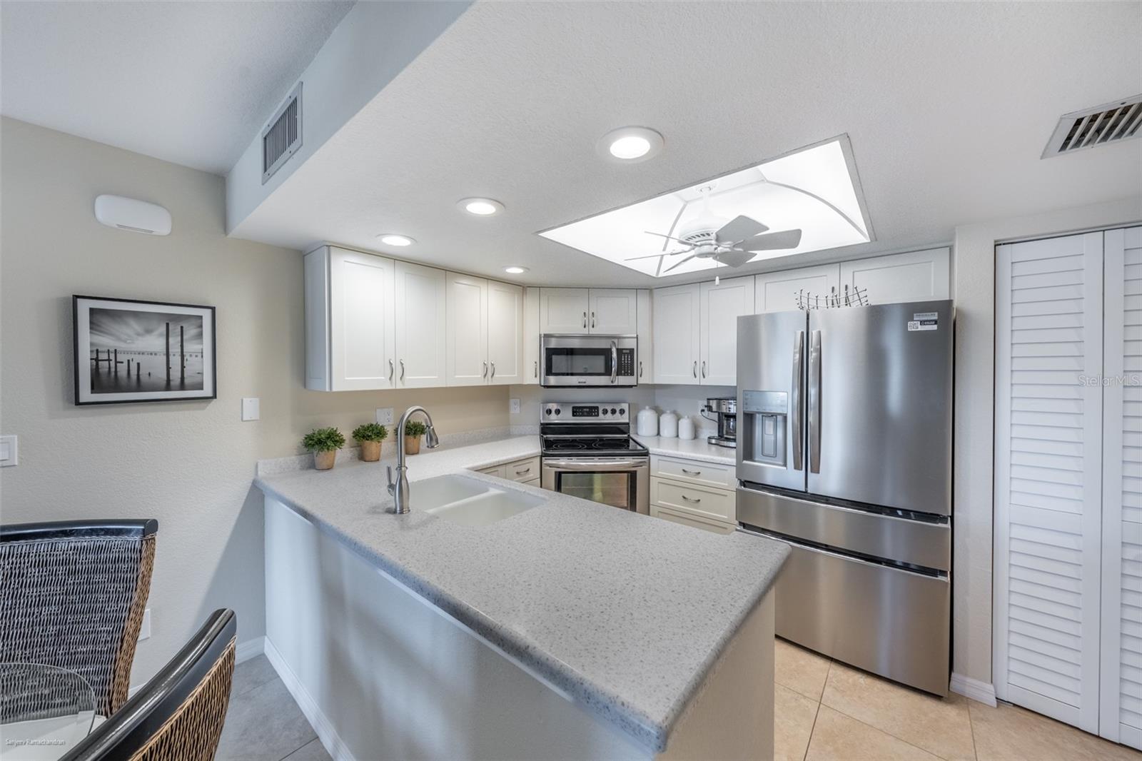 Image 20 of 61 For 2601 Marion Avenue 45a