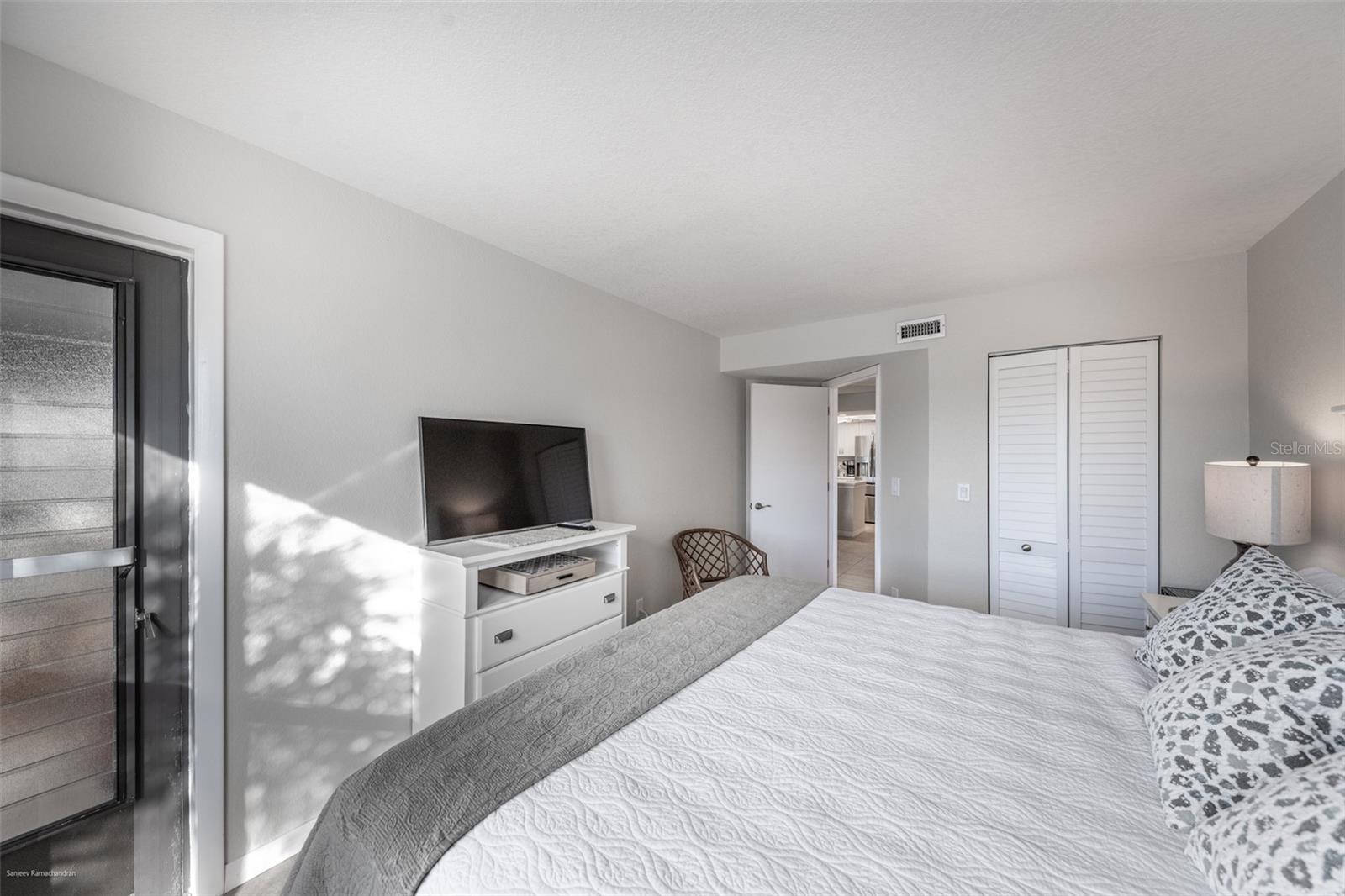 Image 30 of 61 For 2601 Marion Avenue 45a