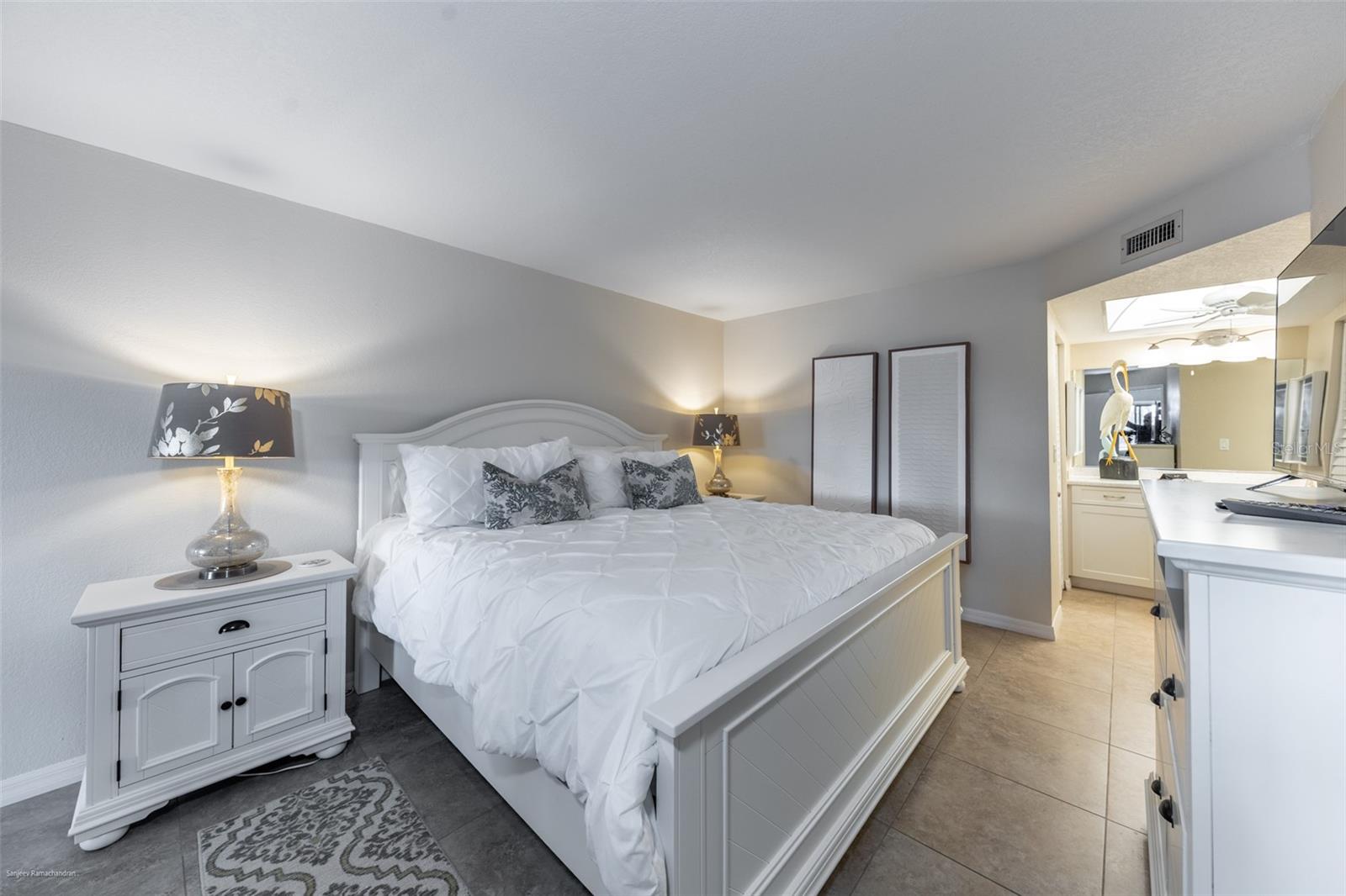 Image 35 of 61 For 2601 Marion Avenue 45a