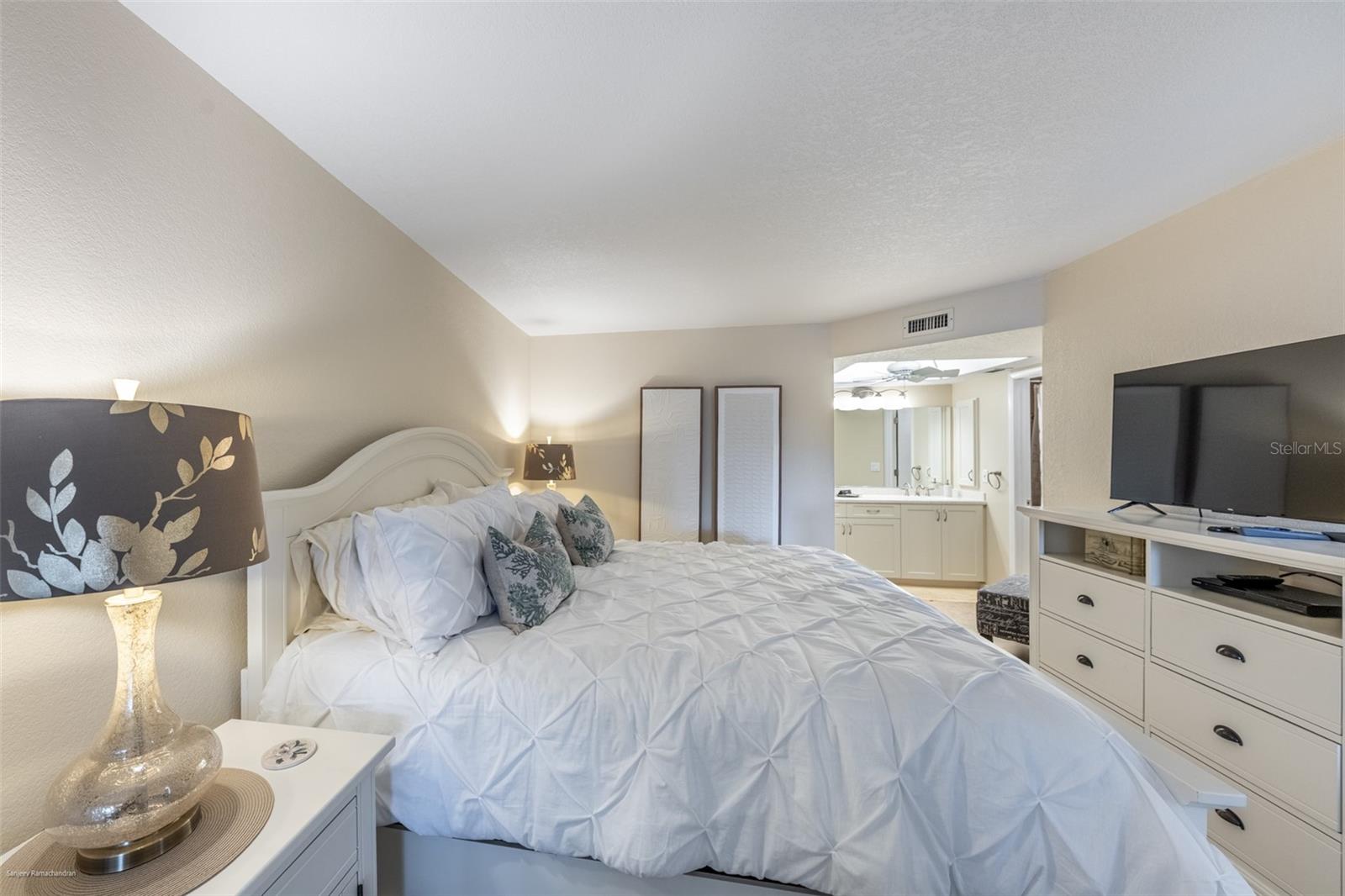 Image 36 of 61 For 2601 Marion Avenue 45a